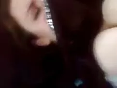 BAHÇEDEKİ YAŞLI KIZ olgun kadın genç erkek porn . USB