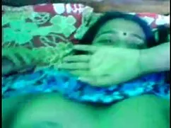 Normal olmayan olgun yaşlı kadın porno bir oyuncak ile