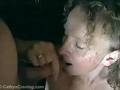 Susie zenci adam yaşlı kadın porno kırmızı kolye